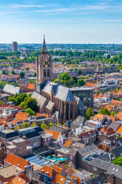 Delft, Hollanda'daki Oude Kerk kilisesinin havadan görünümü