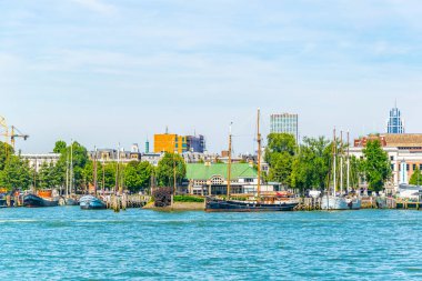 Rotterdam, Hollanda'daki eski bir liman manzarası