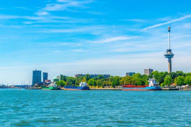 Arka planda Euromast kulesi ile Yeni Maas Riverside, Rotterd