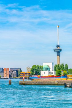 Arka planda Euromast kulesi ile Yeni Maas Riverside, Rotterd