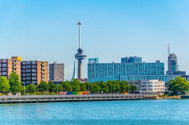 Arka planda Euromast kulesi ile Yeni Maas Riverside, Rotterd