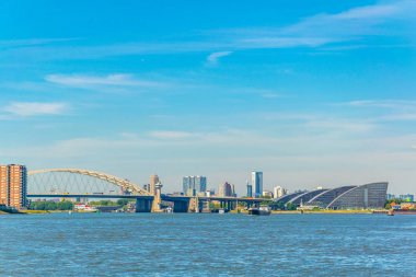 Rotterdam'daki Van Brienenoordbrug köprüsü, Hollanda