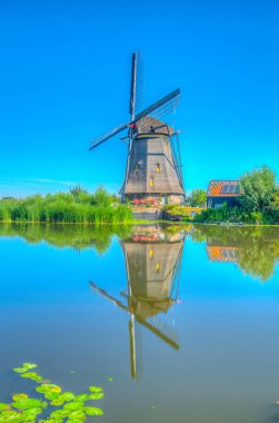 Kinderdijk yel değirmenleri güneşli yaz günü, Rotterdam sırasında görüntülenen, 