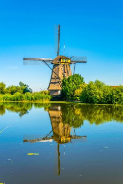 Kinderdijk yel değirmenleri güneşli yaz günü, Rotterdam sırasında görüntülenen, 