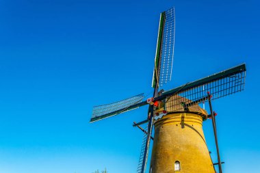 Kinderdijk yel değirmenleri güneşli yaz günü, Rotterdam sırasında görüntülenen, 