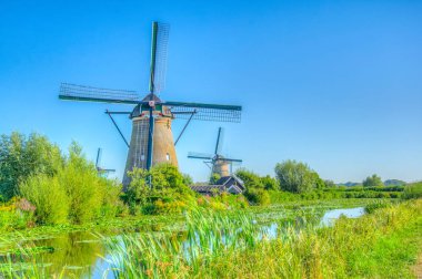 Kinderdijk yel değirmenleri güneşli yaz günü, Rotterdam sırasında görüntülenen, 