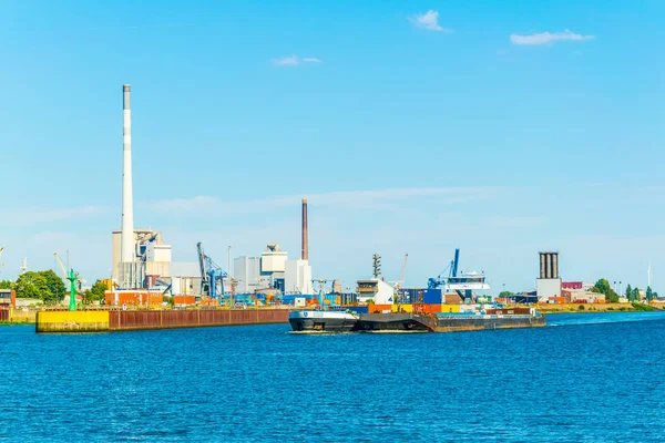 Vista de um porto industrial em Bremen, Alemanha . — Fotografia de Stock