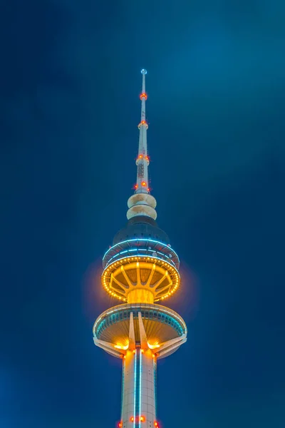 Detail view of the Liberation tower in Kuwait during night. — Stock Photo, Image