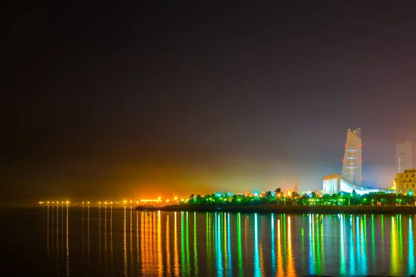 Skyline de Kuwait durante la noche incluyendo el palacio de Seif y el edificio de la asamblea nacional . —  Fotos de Stock