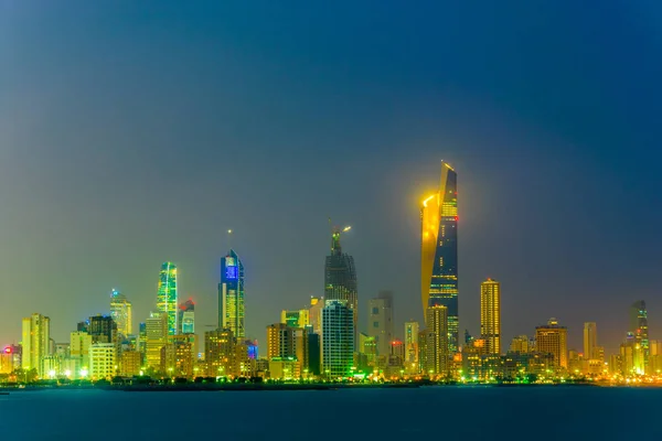 Panorama Kuvajtu během noci. — Stock fotografie