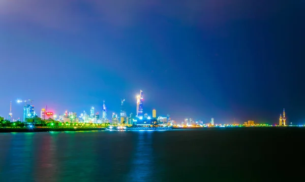 Нічний пейзаж Кувейту. — стокове фото