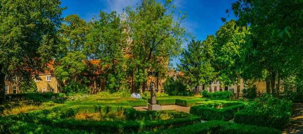 Prinsenhof garden in Delft, Netherlands — Stock Photo, Image
