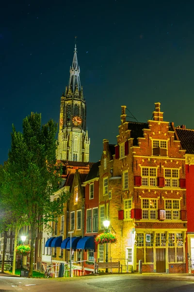 Nattvy över Nieuwe Kerk kyrka i Delft, Nederländerna — Stockfoto