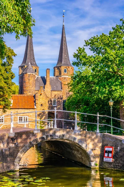 Oostpoort gate leading to the Dutch city Delft, Netherlands — Stock Photo, Image