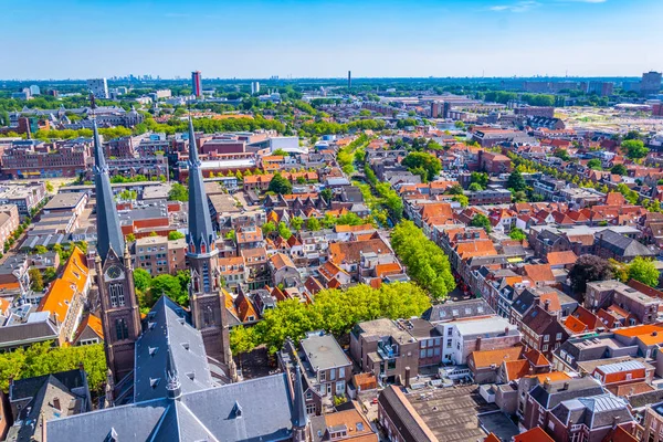 Veduta aerea di Delft insieme alla parte posteriore di Niuewe Kerk chur — Foto Stock