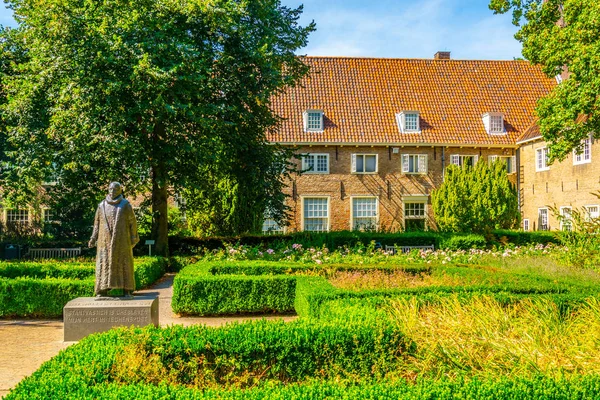 Prinsenhof garden en Delft, Países Bajos — Foto de Stock
