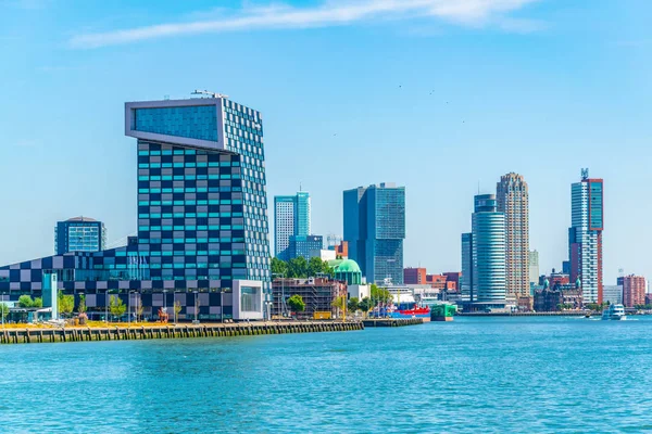 Skyline di Rotterdam con l'Università marittima olandese, Eurom — Foto Stock