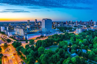 Rotterdam, Netherla'daki Erasmus üniversite hastanesinin gece görünümü