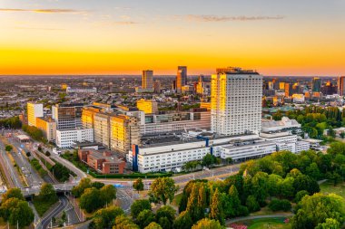 Rotterdam, Netherla'daki Erasmus üniversite hastanesinin gece görünümü
