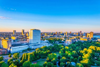 Rotterdam, Netherla'daki Erasmus üniversite hastanesinin gece görünümü