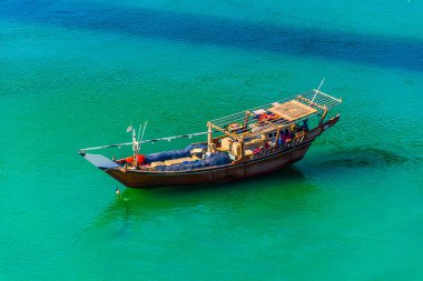 Umman'da bir dhow gemisinin havadan görünümü.