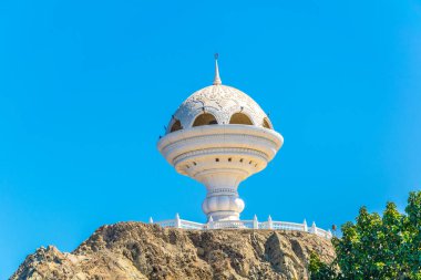 Dev tütsü brülör anıt Muscat Al Riyam Park'ta. Umman, Orta Doğu