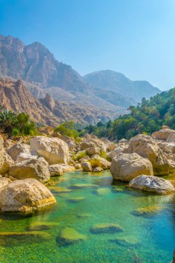 Umman Wadi Tiwi turqoise su ile Lagün.