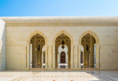 Muscat, Umman 'daki Sultan Qaboos Büyük Camii. 