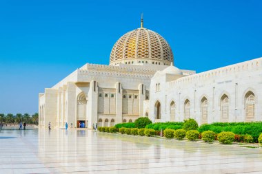 Muscat, Umman 'daki Sultan Qaboos Büyük Camii. 