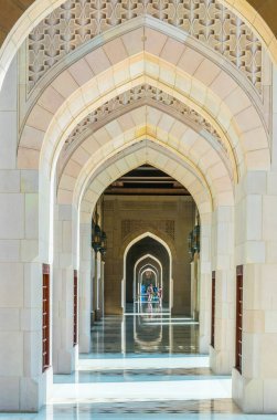 Muscat, Umman 'daki Sultan Qaboos Büyük Camii. 