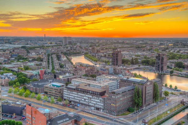 Vista aérea do pôr do sol do porto de Roterdão, Países Baixos — Fotografia de Stock