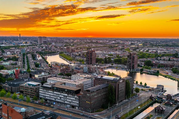Coucher de soleil vue aérienne du port de Rotterdam, Pays-Bas — Photo