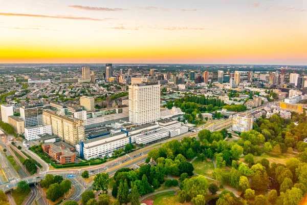 Nachtzicht van Erasmus universitair ziekenhuis in Rotterdam, Netherla — Stockfoto