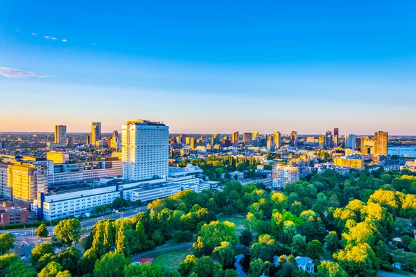 Nachtzicht van Erasmus universitair ziekenhuis in Rotterdam, Netherla — Stockfoto