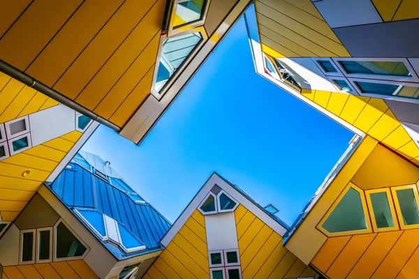 Famosas casas de cubos em Roterdão, Países Bajos — Fotografia de Stock