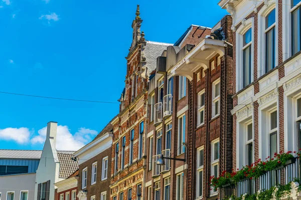 Fachadas clásicas de casas en Breda, Países Bajos — Foto de Stock