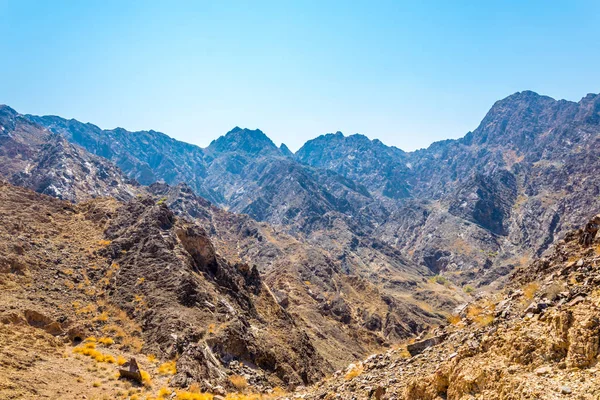 Nature in Oman surrounding the famous c38 hiking trail in Muttrah, Muscat, Oman. — Stock Photo, Image