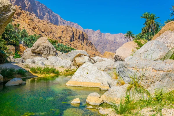 Lagune met turqoise water in Wadi Tiwi in Oman. — Stockfoto