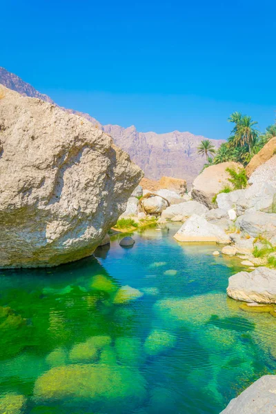 Lagune met turqoise water in Wadi Tiwi in Oman. — Stockfoto