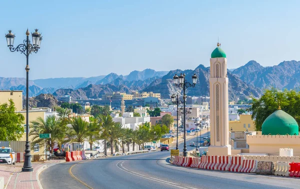 Street leading to the old town of Muscat in Oman. — Stock Photo, Image