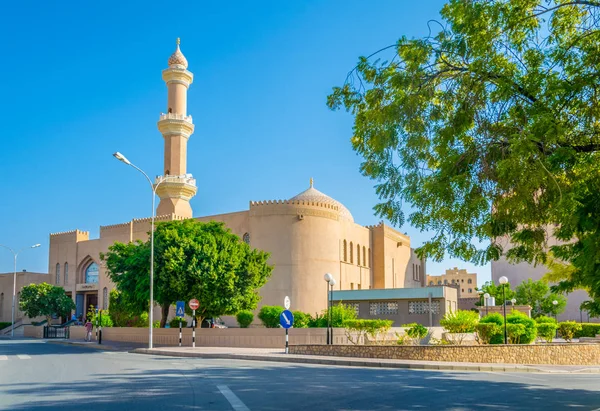 Grand mešitu v Nizwě v Ománu. — Stock fotografie