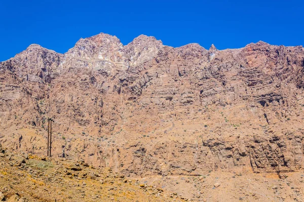 Απότομες πλαγιές του Wadi Tiwi στο Ομάν. — Φωτογραφία Αρχείου