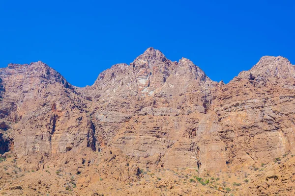 Απότομες πλαγιές του Wadi Tiwi στο Ομάν. — Φωτογραφία Αρχείου