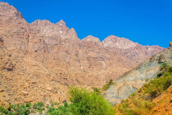 Las empinadas laderas del Wadi Tiwi en Omán . —  Fotos de Stock