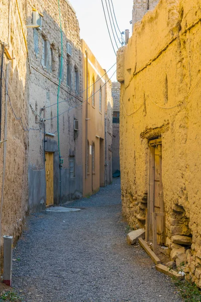 Widok na wąską uliczkę starego miasta Nizwa, Oman. — Zdjęcie stockowe