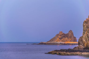 Gün batımında Muscat'ın Muttrah semtinde bir maandın görünümü, Umman.