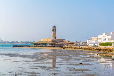 Umman kasabası Al Ayjah'ta bir deniz feneri görünümü.