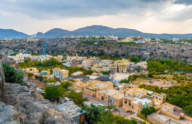 Umman'da jebel akhdar dağı üzerinde yer alan küçük bir köyün görünümü.