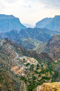 Umman'daki cebrail Akhdar Dağı'ndaki Saiq platosunda yer alan küçük kırsal köylerin görünümü.