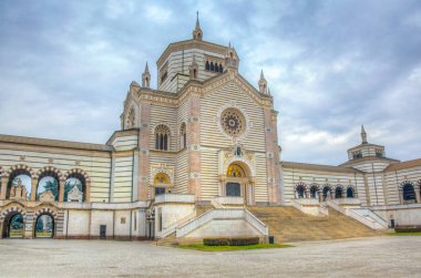 Milano, İtalya'daki Cimitero monumentale ana girişi